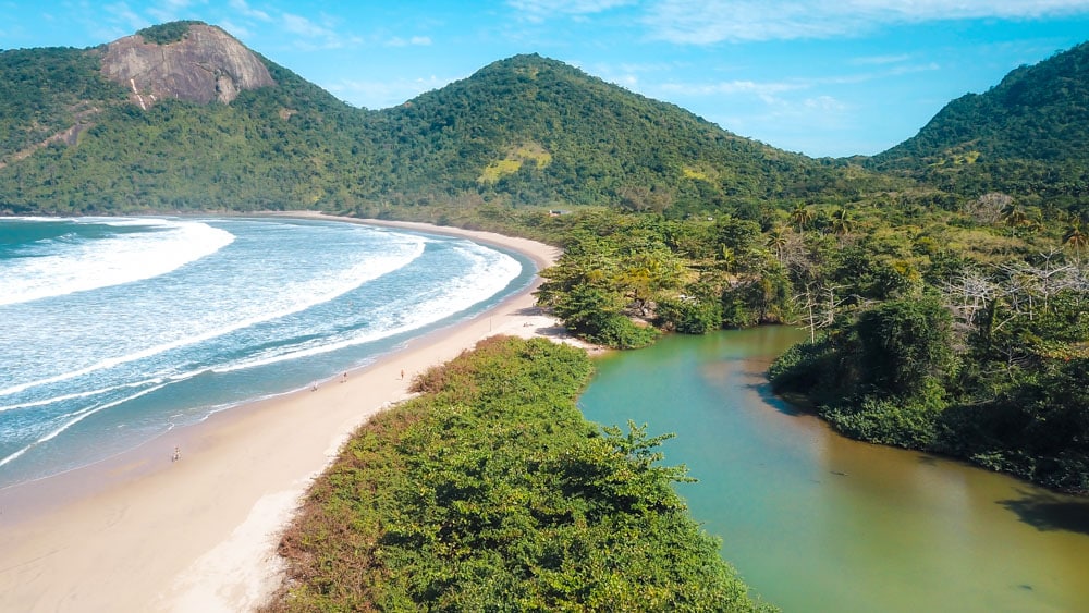 Praia de Dois Rios em Ilha Grande